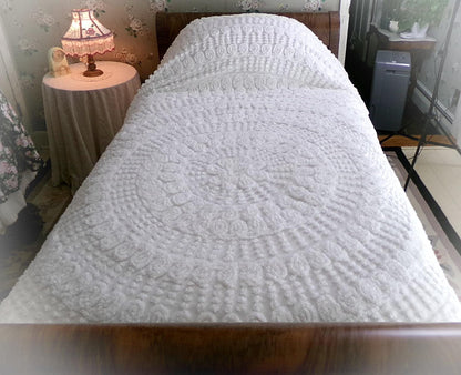 White Swirl Vintage Chenille Bedspread, Cotton Full Size Bedding, Accent Fringe