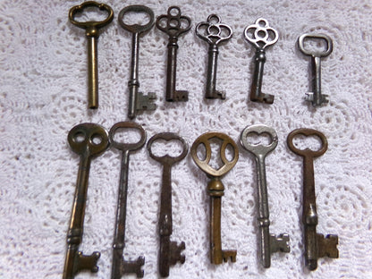 Antique skeleton keys vintage old lot of 12 mixed metal, steampunk victorian