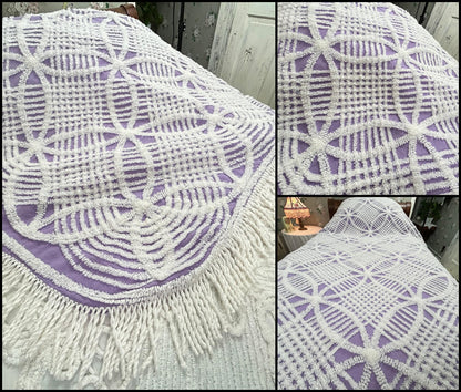 Lavender & White Vintage Chenille Bedspread Geometric Wedding Rings, TWIN Sz