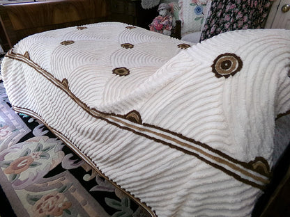 Vintage Chenille Bedspread Scalloped Shell Design Brown Donut Medallions, FULL Size