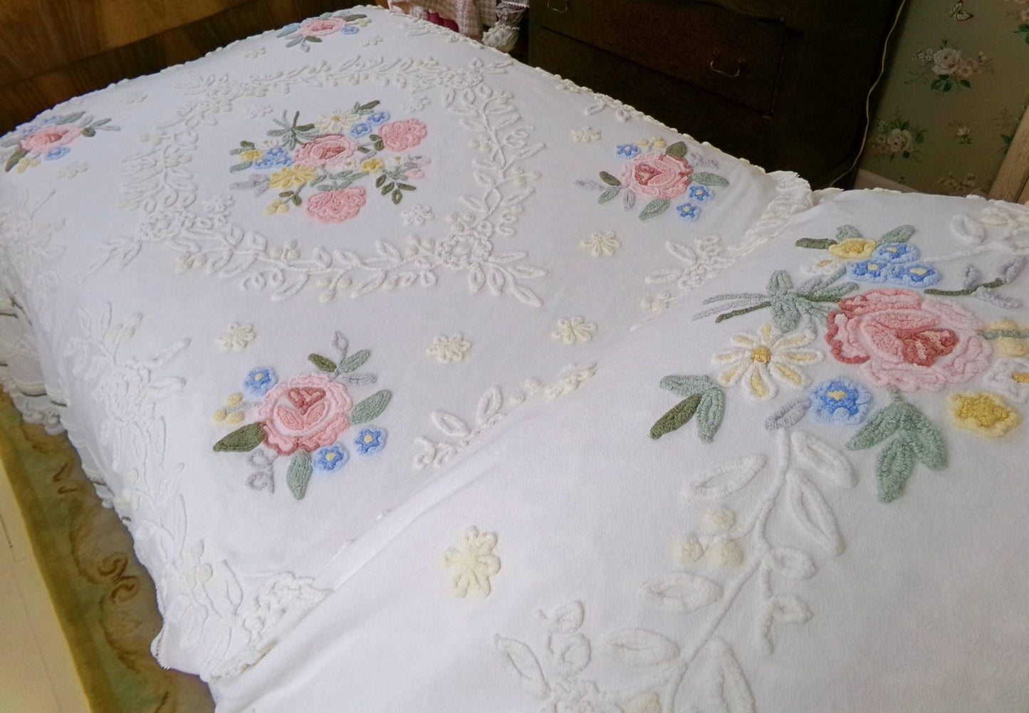 so sweet shabby chic vintage chenille bedspread in summer rose florals, TWIN size chenille coverlet with lots of flowers, pom pom trim