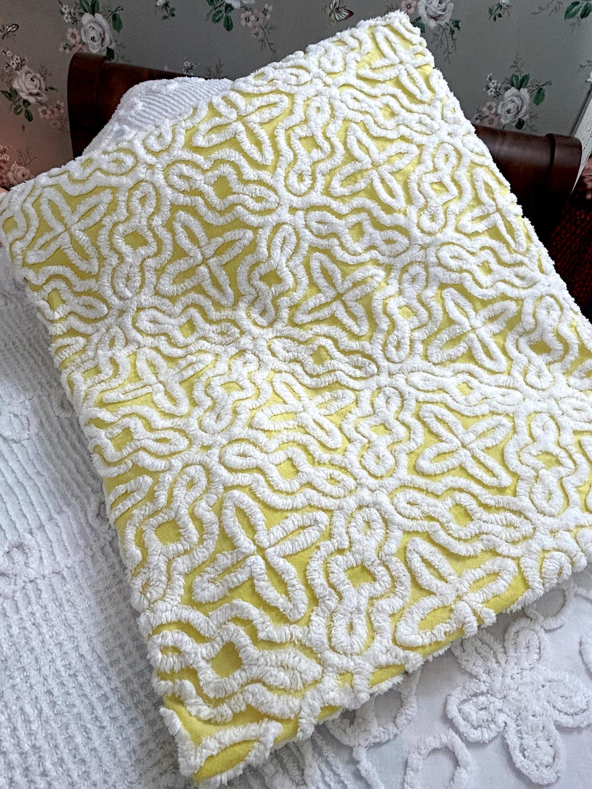 Celestial Stars Vintage Chenille Bedspread, Yellow & White Full Size Cotton