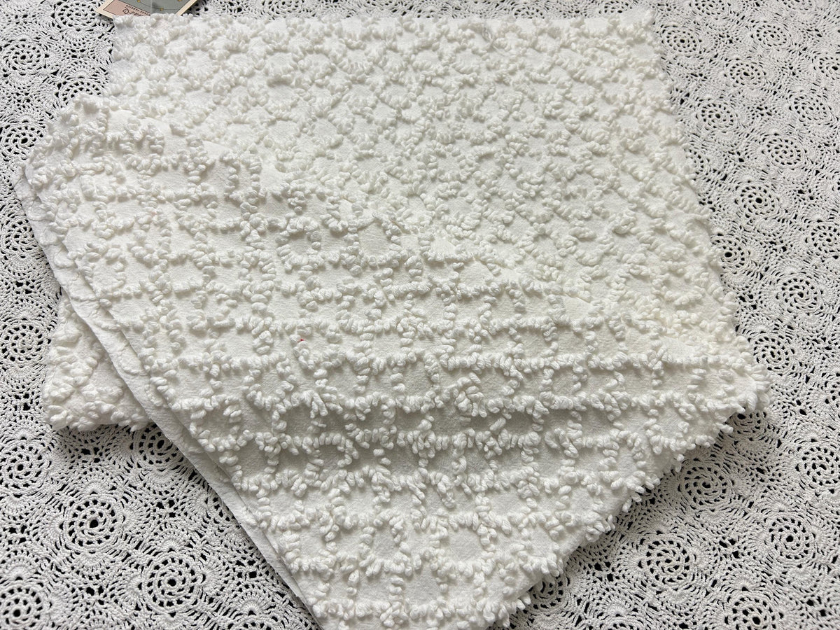 Vintage White Chenille Fabric, Chained Eternity Links, 19x25" Quilting Textile