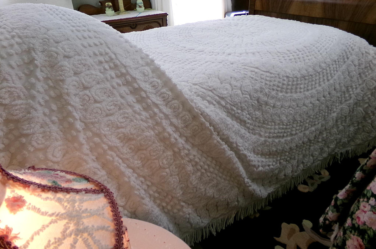 White Vintage Chenille Bedspread, Sophisticated Swirls Full Size Bedding Fringe
