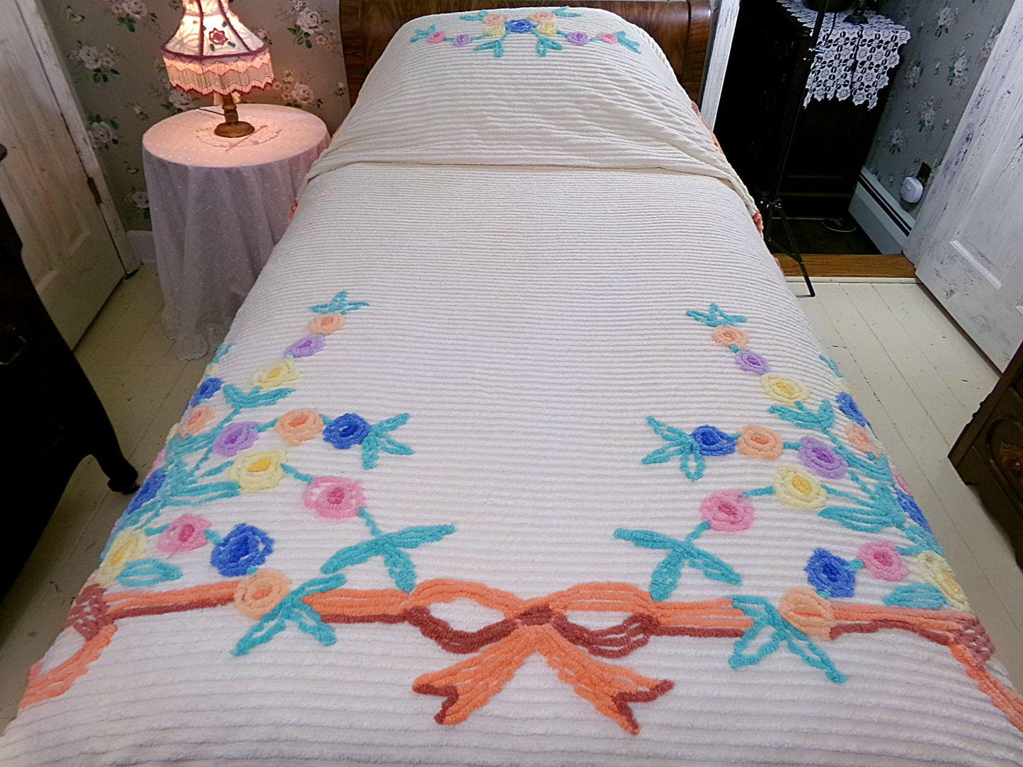 granny's cottage full size chenille bedspread, old-fashioned flower bouquets on cream, vintage style bedding