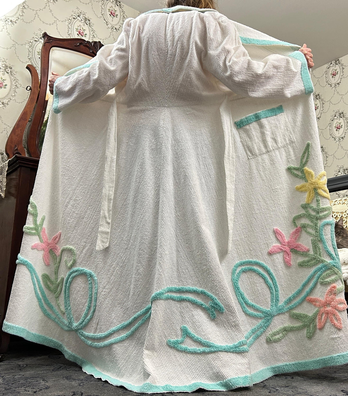 Vintage Chenille Robe White with Aqua Floral Tufting, Full Length Women’s S Bathrobe