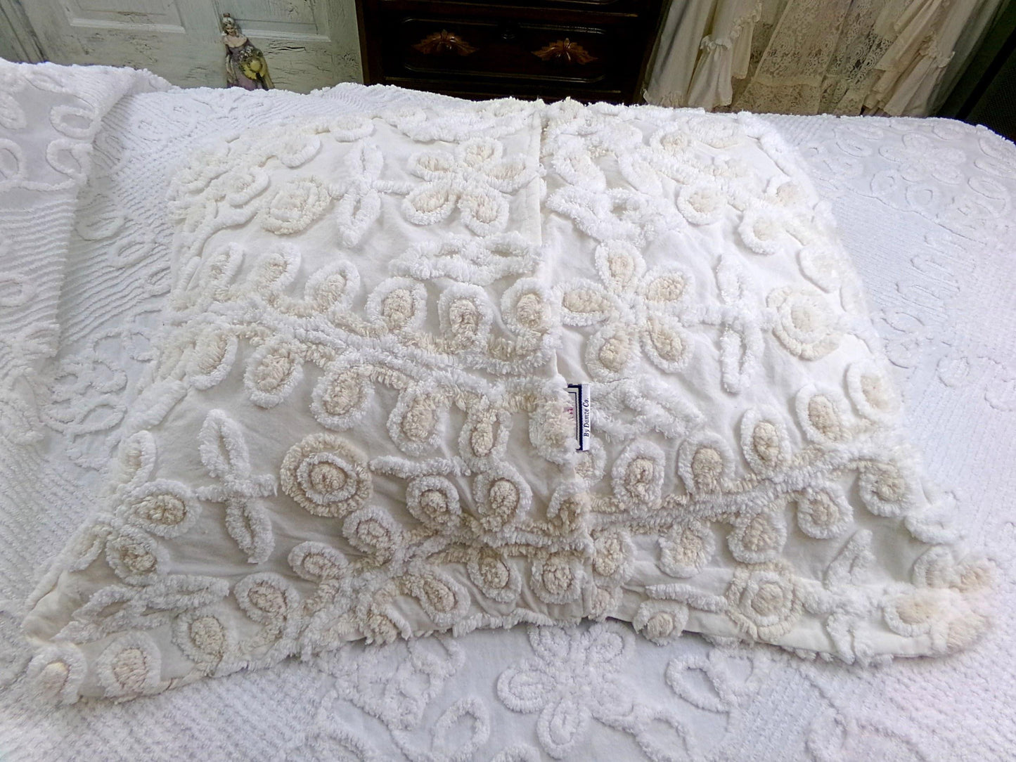 canyon group vintage chenille pillow sham, cream wedding cake design with envelope back, SINGLE, not a pair