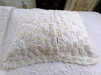 canyon group vintage chenille pillow sham, cream wedding cake design with envelope back, SINGLE, not a pair
