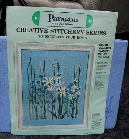 DAISIES Vintage Crewel Embroidery Kit Boho Hippie Floral Paragon 0723 Stitchery