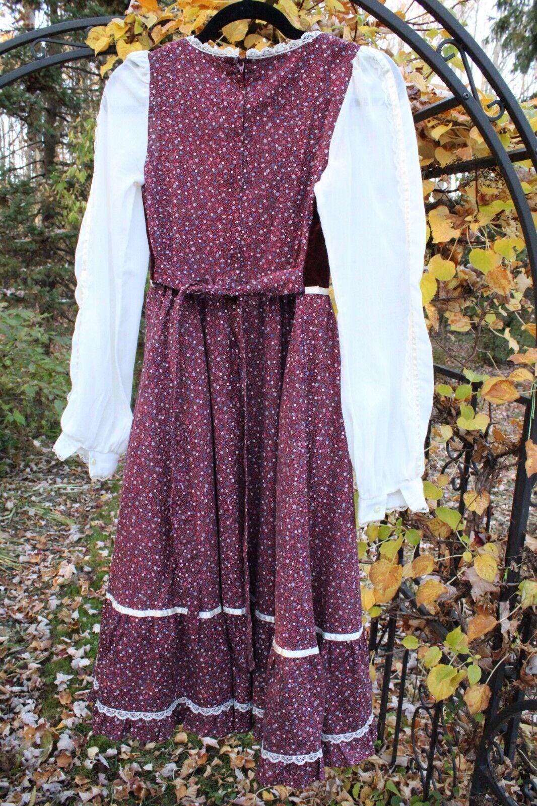 gorgeous vintage Gunne Sax corset dress, velvet bodice 1970s prairie style midi wine calico print with sheer sleeves, XXS