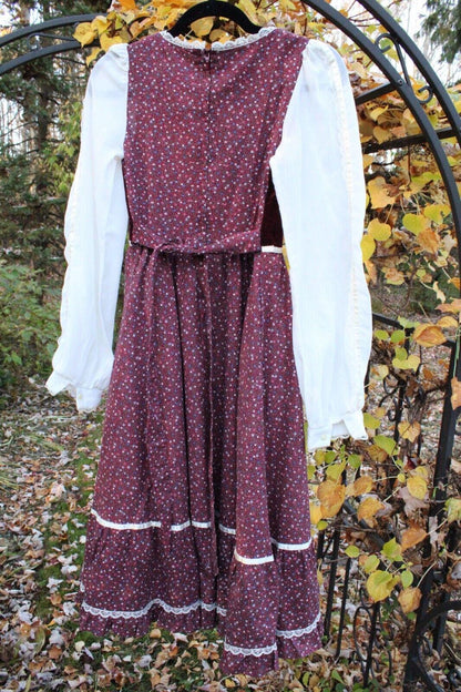 gorgeous vintage Gunne Sax corset dress, velvet bodice 1970s prairie style midi wine calico print with sheer sleeves, XXS