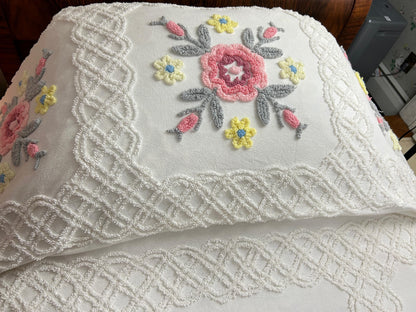 Vintage Chenille Bedspread Farmhouse Quilt Style Rose Floral Medallions Full Sz