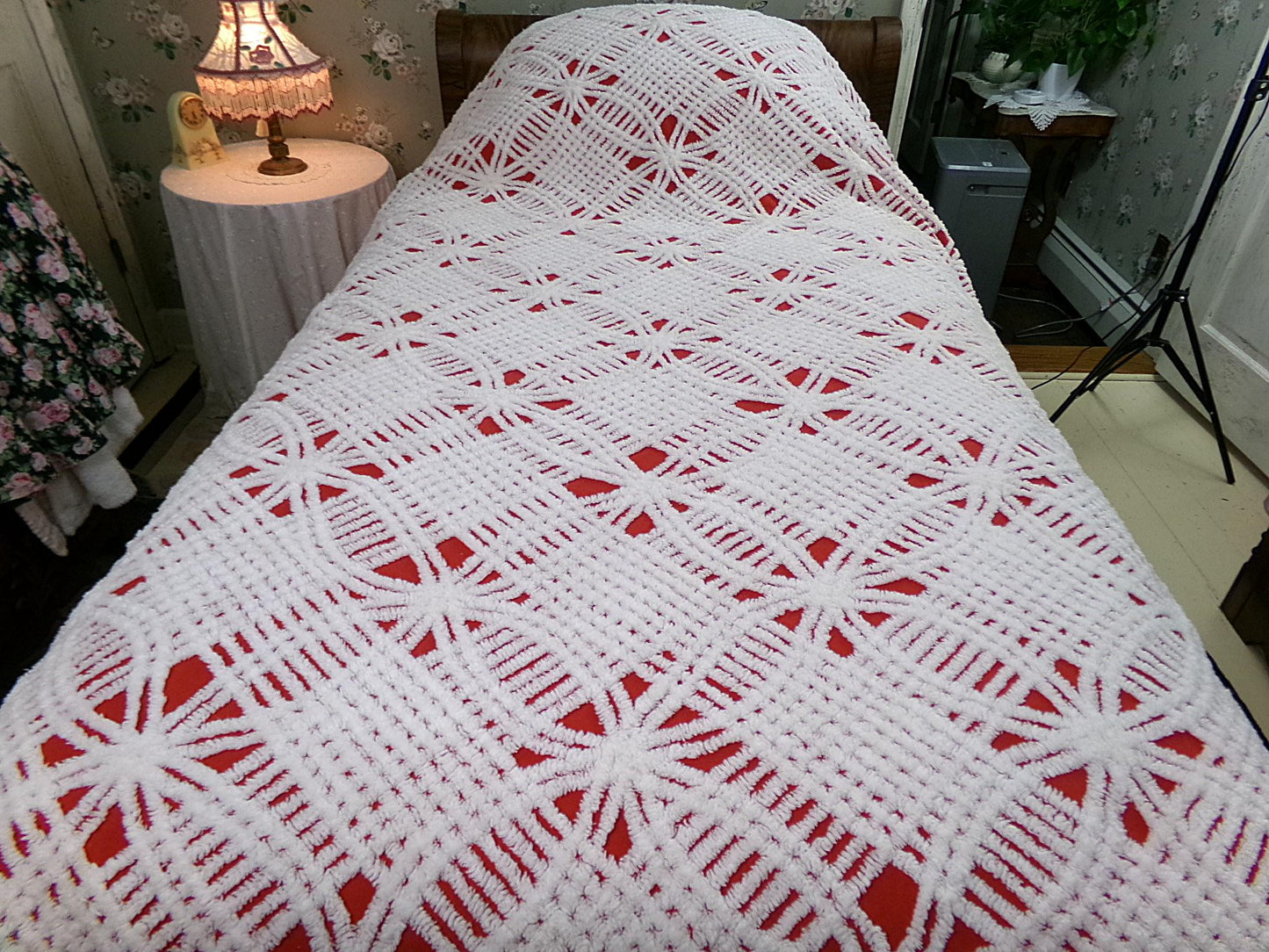 Red Vintage Chenille Bedspread Tufted White Full Size 100% Cotton Bedding, Fringe