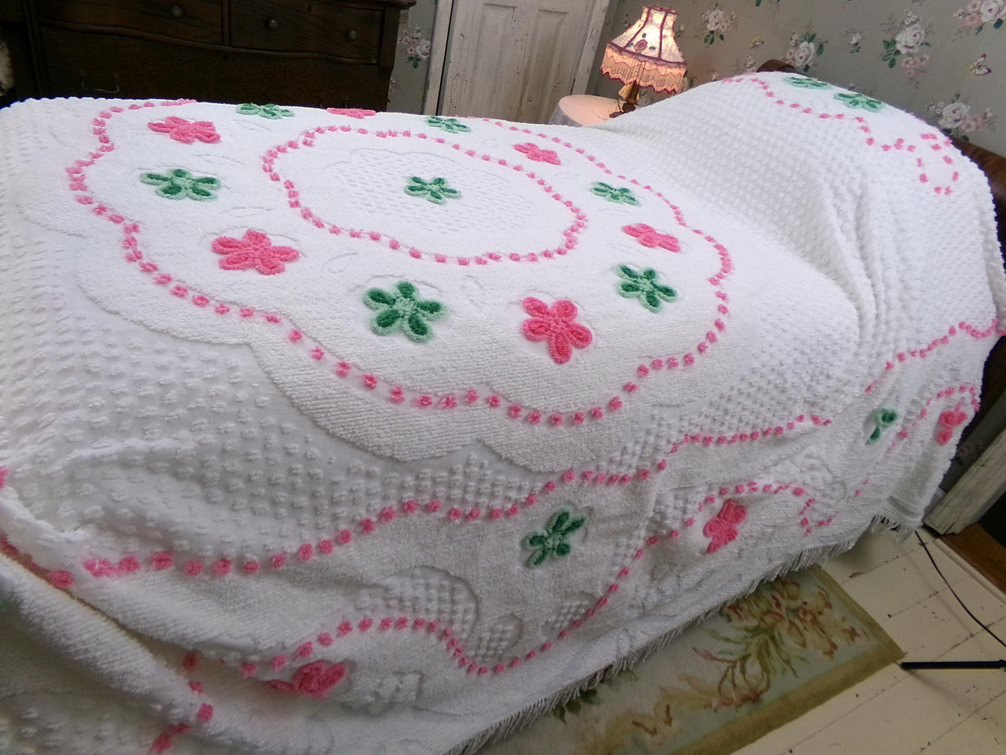 Summer Vintage Chenille Bedspread, Candy Floral Wreath on White w/ Accent Fringe, Full Size Cotton Bedding