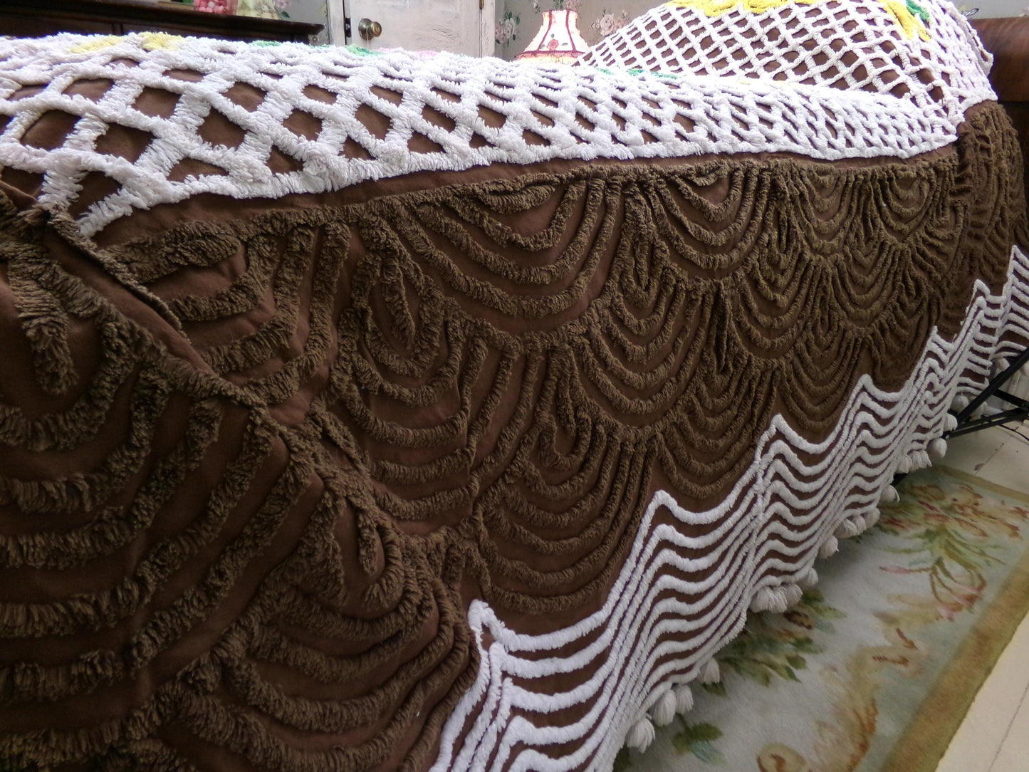Vintage Chenille Bedspread Chocolate Brown Flower Basket Scallop Pom Pom Trim Full