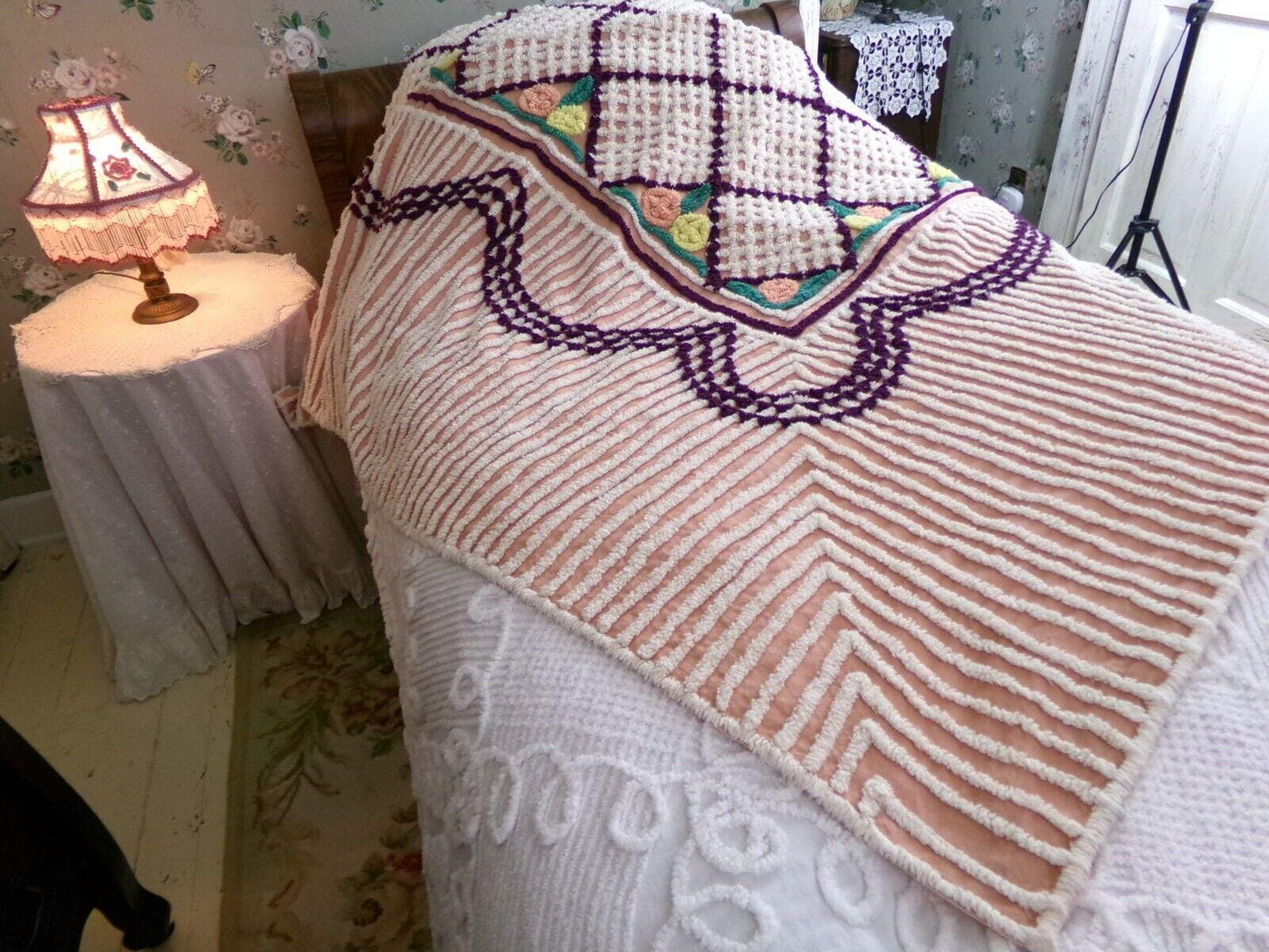 cozy plush vintage chenille bedspread, cute rosettes on quality 100% cotton, lots of thick tufts, full size cottage bedding