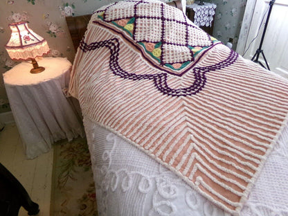 cozy plush vintage chenille bedspread, cute rosettes on quality 100% cotton, lots of thick tufts, full size cottage bedding
