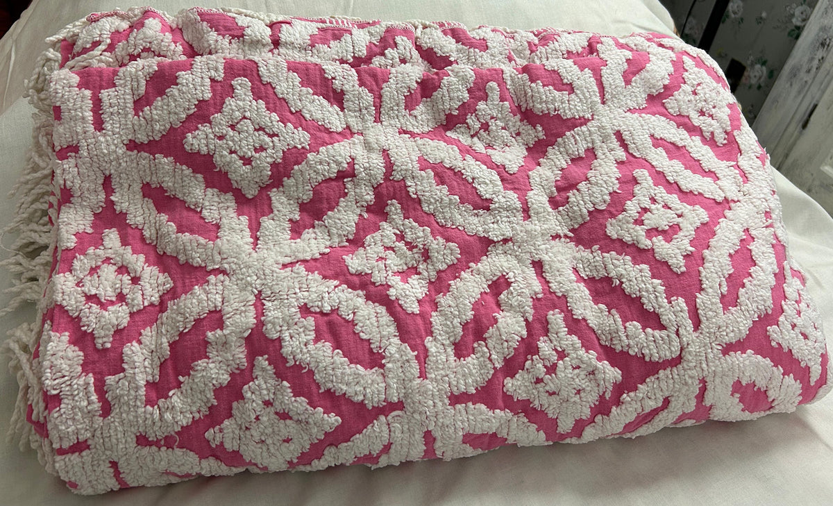 Rose Pink Vintage Chenille Bedspread White Geometric Wedding Rings, FULL Size NOS