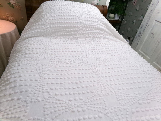 Vintage White Popcorn Chenille Bedspread Twin Single Coverlet Geometric Bowtie Pattern