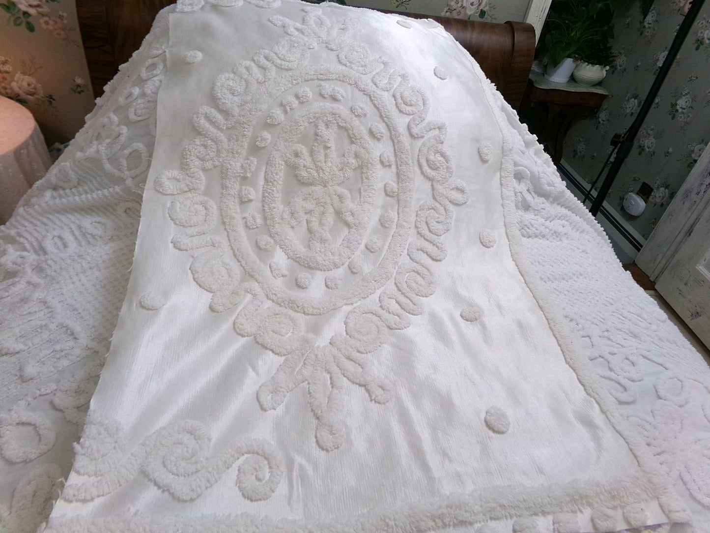 Romantic White Vintage Satin Chenille Bedspread Fabric, Shabby Large Medallion 38x20"
