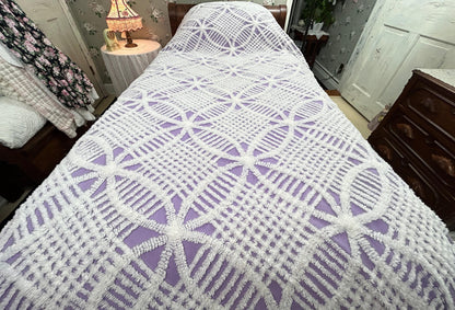 Lavender & White Vintage Chenille Bedspread Geometric Wedding Rings, TWIN Sz