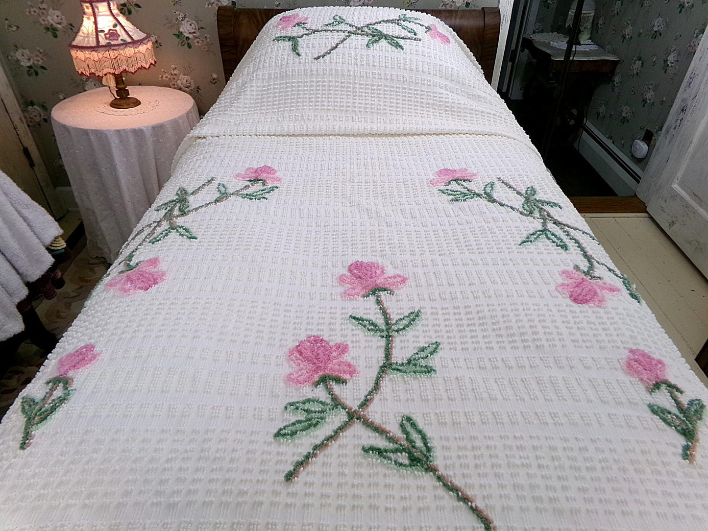 Vintage White Chenille Bedspread Wispy Pink Roses Hobnail Full Double Cottage Farmhouse