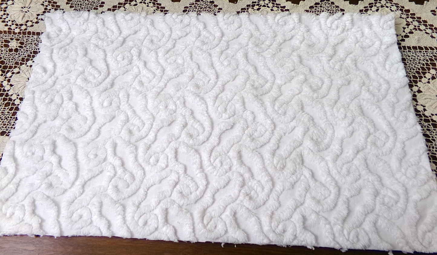 Vintage White Chenille Fabric Interlocking Infinity Eternity Symbol Pattern, 18" x 24"