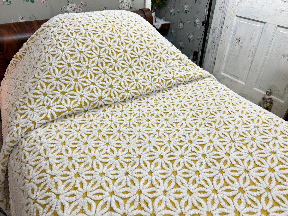 Boho Vintage Chenille Bedspread, Plush White Daisies Harvest Gold, TWIN Size