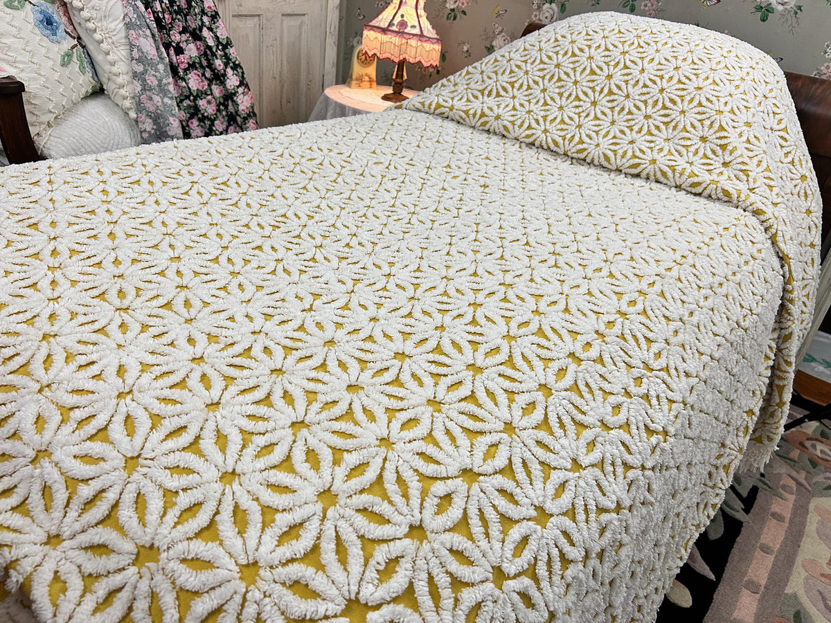 Boho Vintage Chenille Bedspread, Plush White Daisies Harvest Gold, TWIN Size