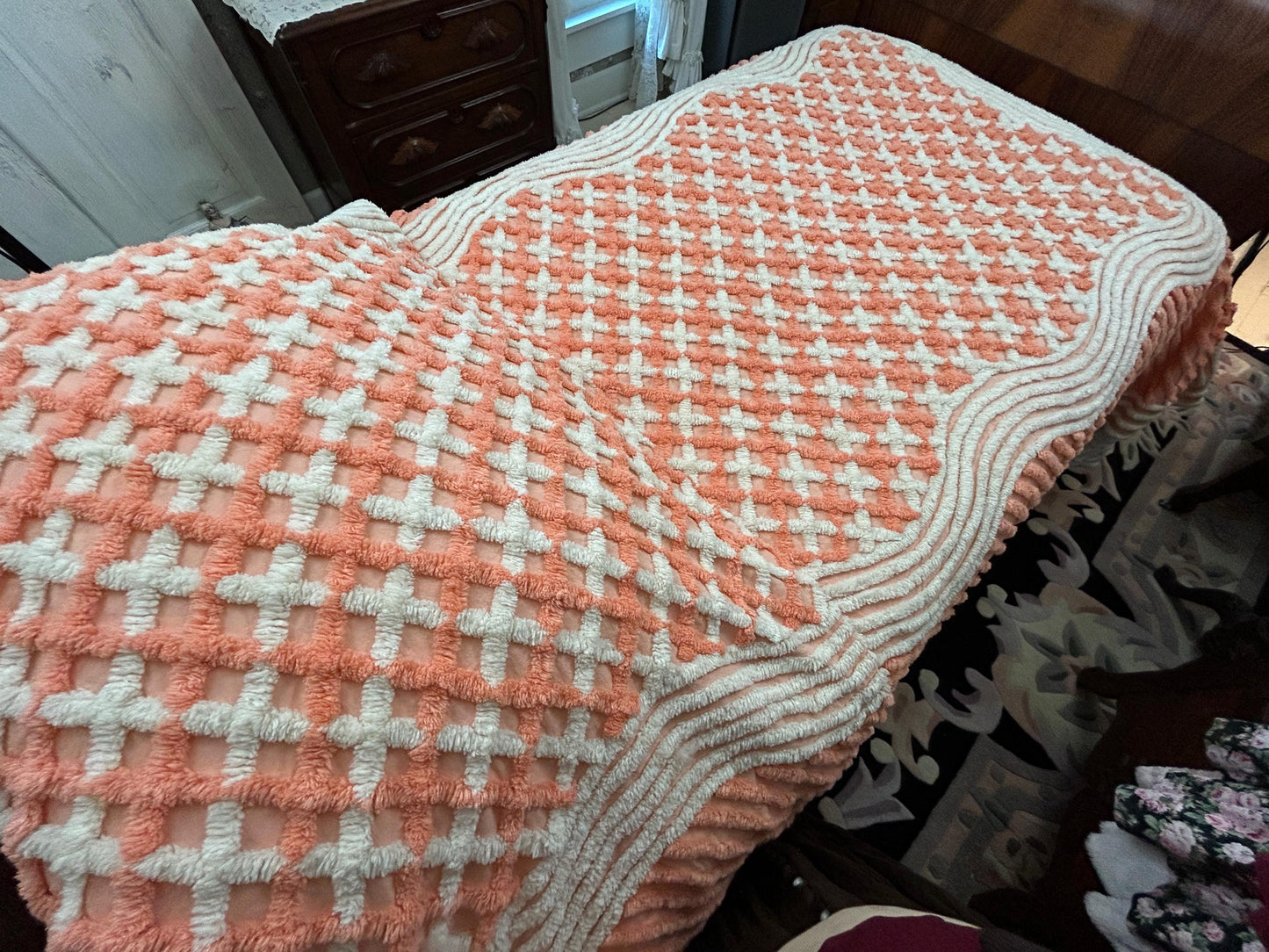 Peach & White Vintage Chenille Bedspread, Crosshatch Wave Pattern, Twin Size