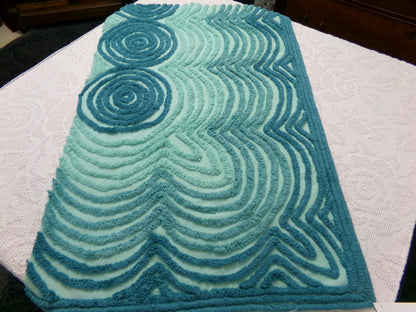 dramatic waves vintage chenille bedspread fabric, captivating quilt material 31" x 19"
