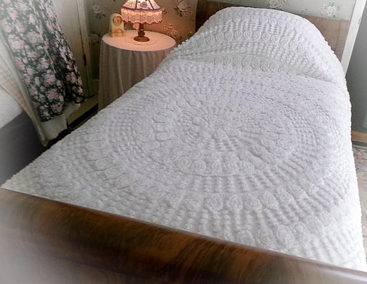 White Swirl Vintage Chenille Bedspread, Cotton Full Size Bedding, Accent Fringe