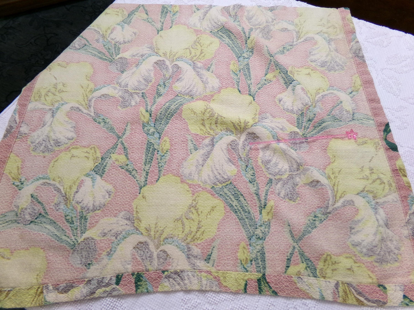 Bearded IRIS BLOOMS Barkcloth Vintage Fabric, Romantic 1940s Sewing Material, 25" x 27"
