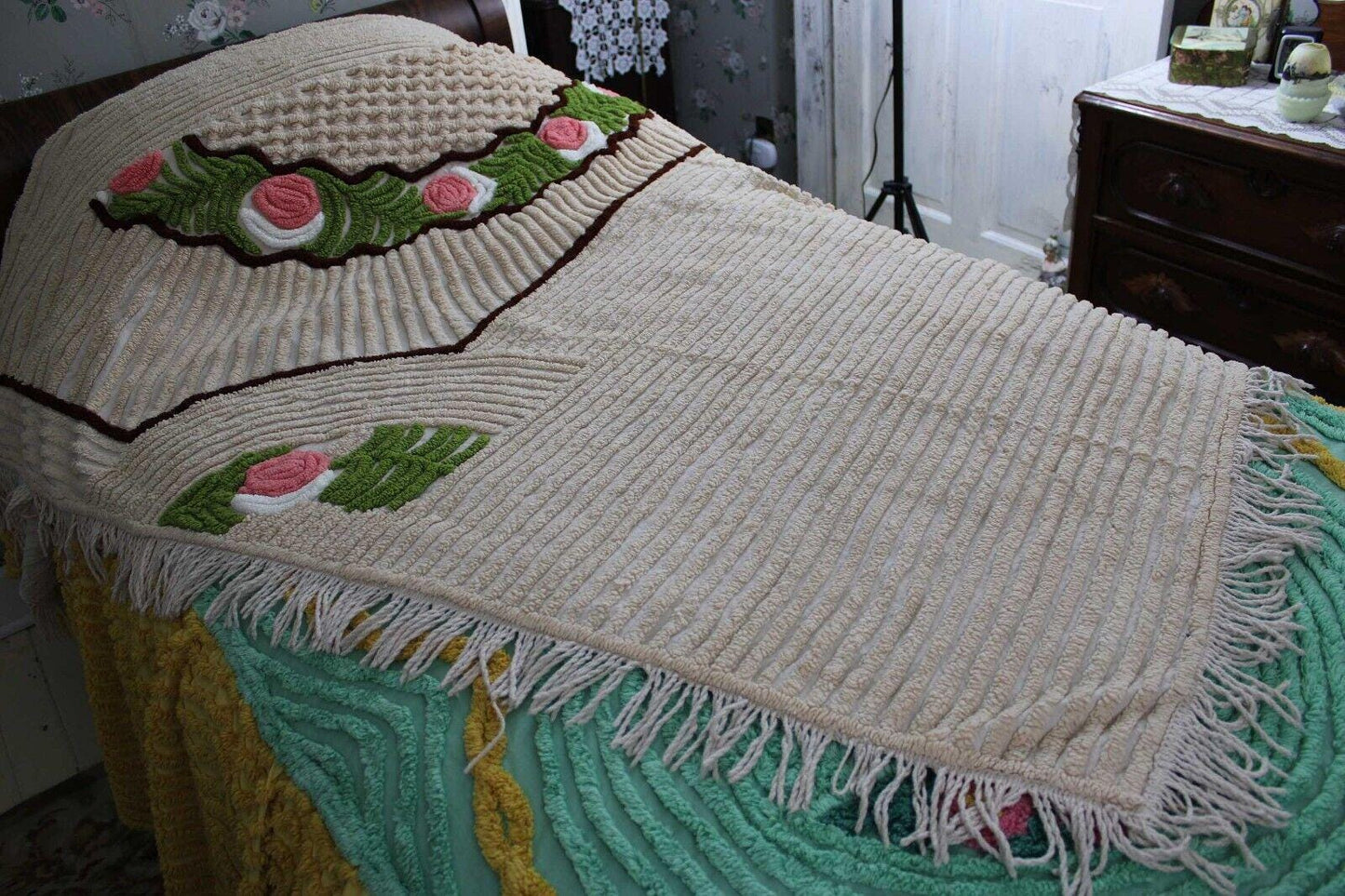 Shabby Sculpted Floral Cake vintage Mocha Chenille Bedspread ACRYLIC TRICEL, Twin Sz