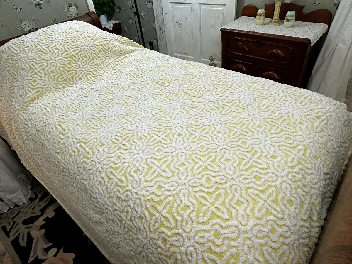 Celestial Stars Vintage Chenille Bedspread, Yellow & White Full Size Cotton