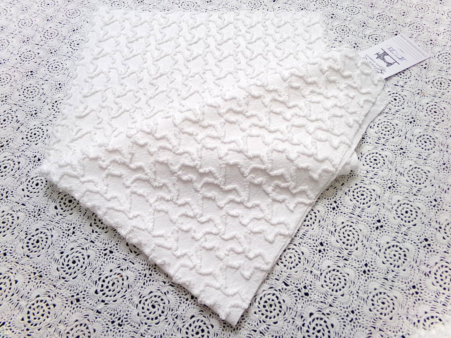 White Squiggle Vintage Chenille Bedspread Fabric Texturized 3D 18" x 24" Quilt Craft Piece
