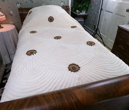 Vintage Chenille Bedspread Scalloped Shell Design Brown Donut Medallions, FULL Size
