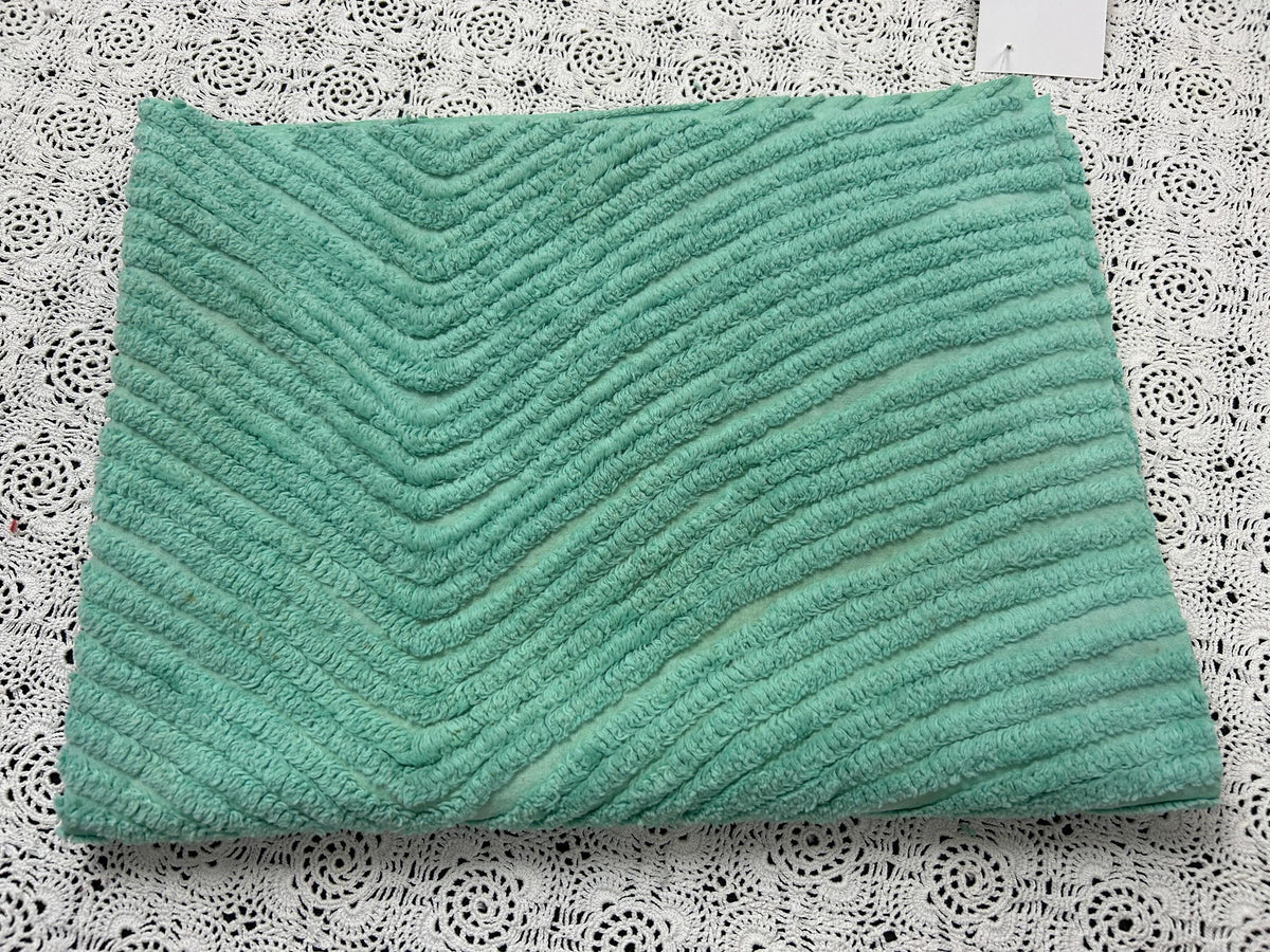 Green Wave Vintage Chenille Bedspread Fabric 18x25" Dense Tufts