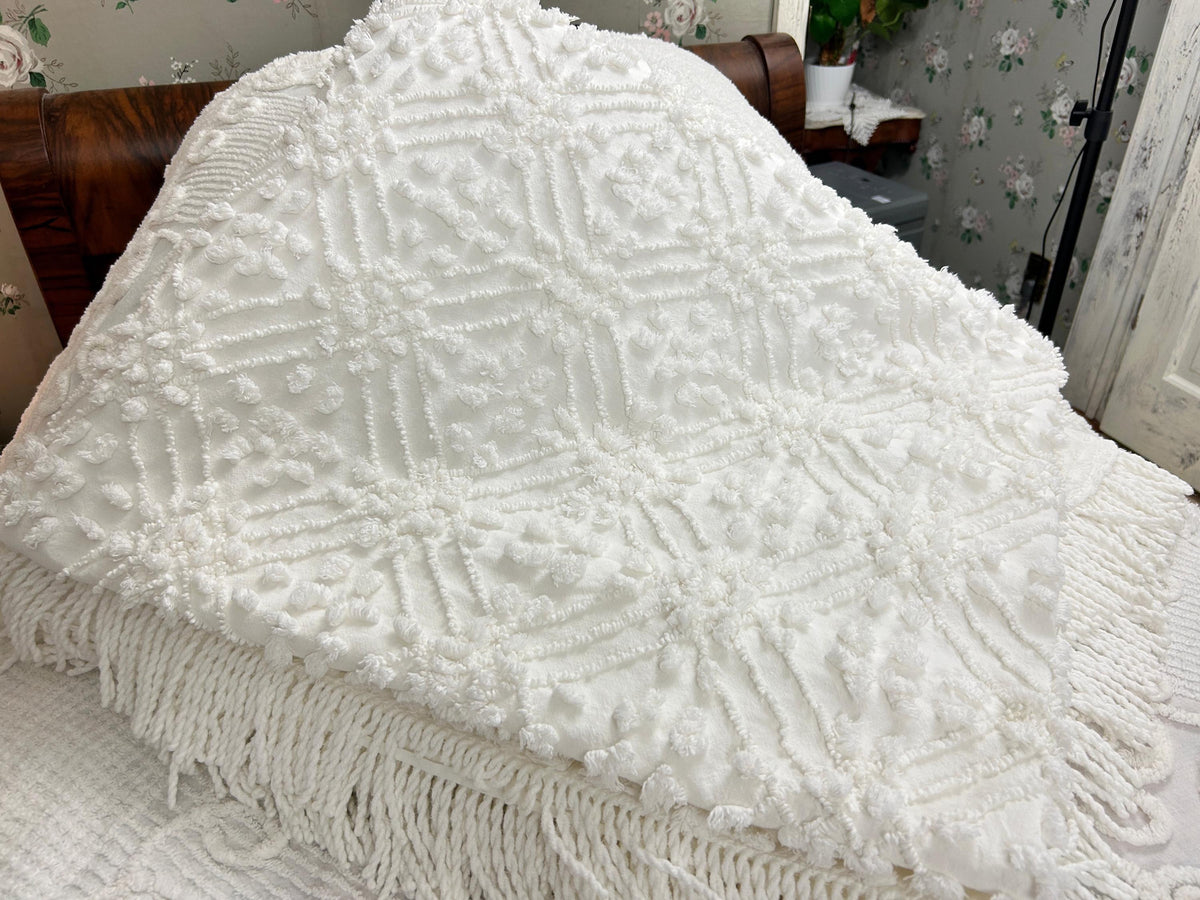 Vintage White Chenille Bedspread Modern Minimalist Geometric Tuft FULL Coverlet