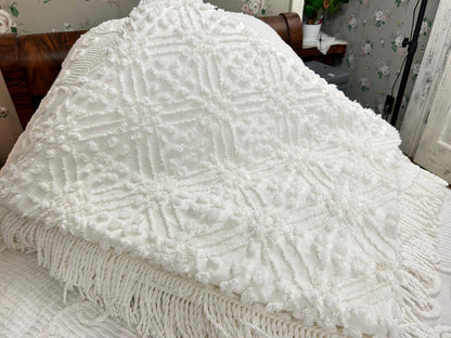 Vintage White Chenille Bedspread Modern Minimalist Geometric Tuft FULL Coverlet