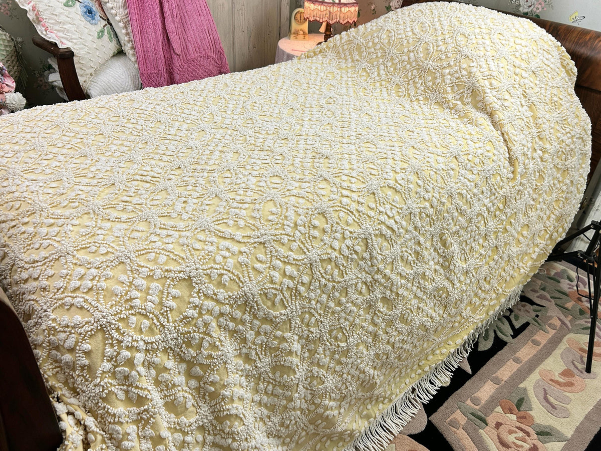 Vintage Chenille Bedspread, Sunny Yellow Dense Tufted Starbursts, Full Sz