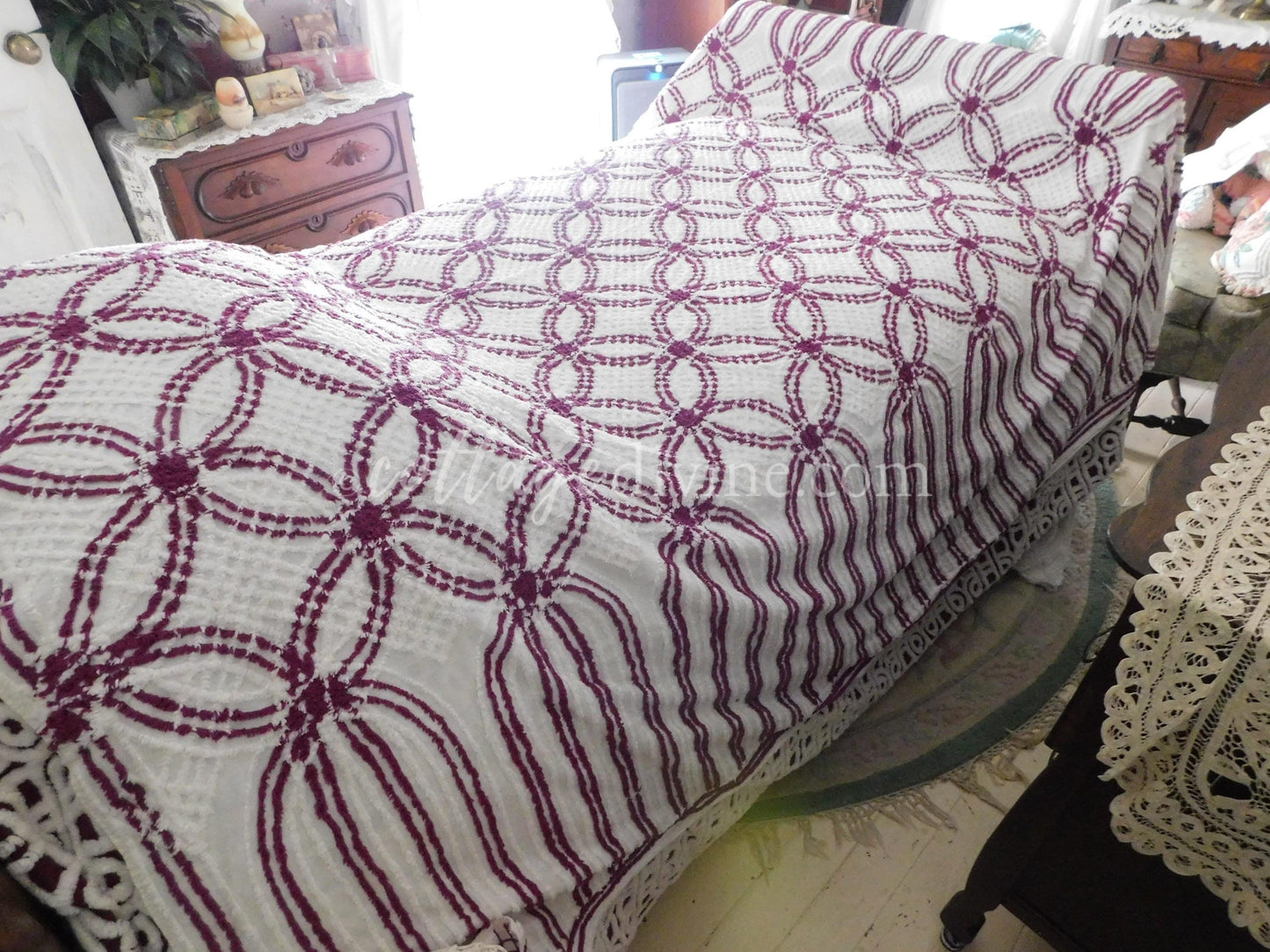 Plum Berry Vintage Chenille Bedspread, Geometric Wedding Ring Pattern, Full Size Bedding