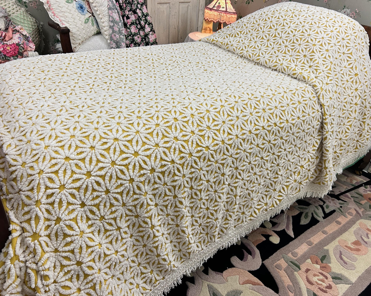 Boho Vintage Chenille Bedspread, Plush White Daisies Harvest Gold, TWIN Size