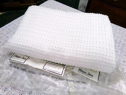 Vintage Morgan Jones Chenille Bedspread, White Buttons 'n Bows Texture TWIN Sz Bedding