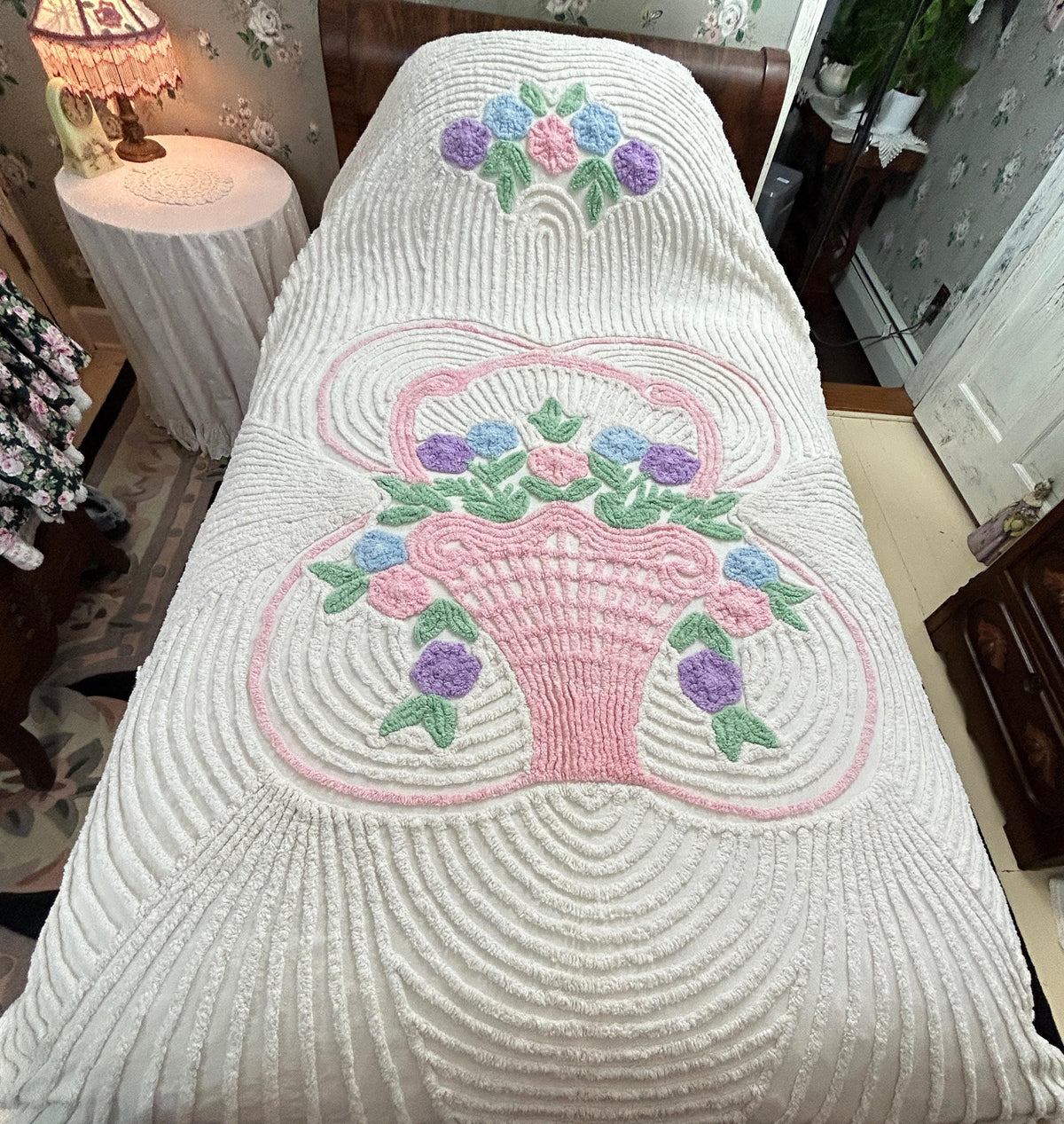 Vintage Chenille Bedspread Pink Flower Basket White Full Size Bed Cover