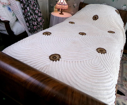 Vintage Chenille Bedspread Scalloped Shell Design Brown Donut Medallions, FULL Size