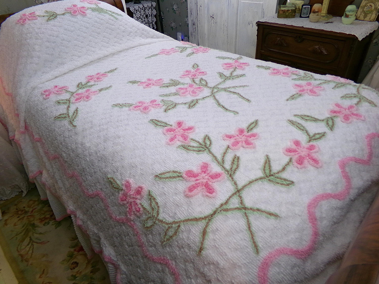vintage white & pink chenille bedspread, climbing cottage flowers on a vine, full size cotton summer bedding w/ ruffle skirt