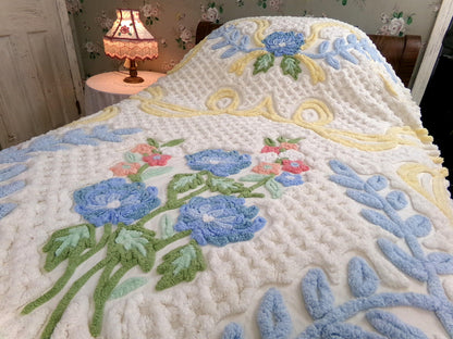 Vintage 1950s Buttercream Floral Chenille Bedspread Heavyweight, Full Size Boxed Fitted Design