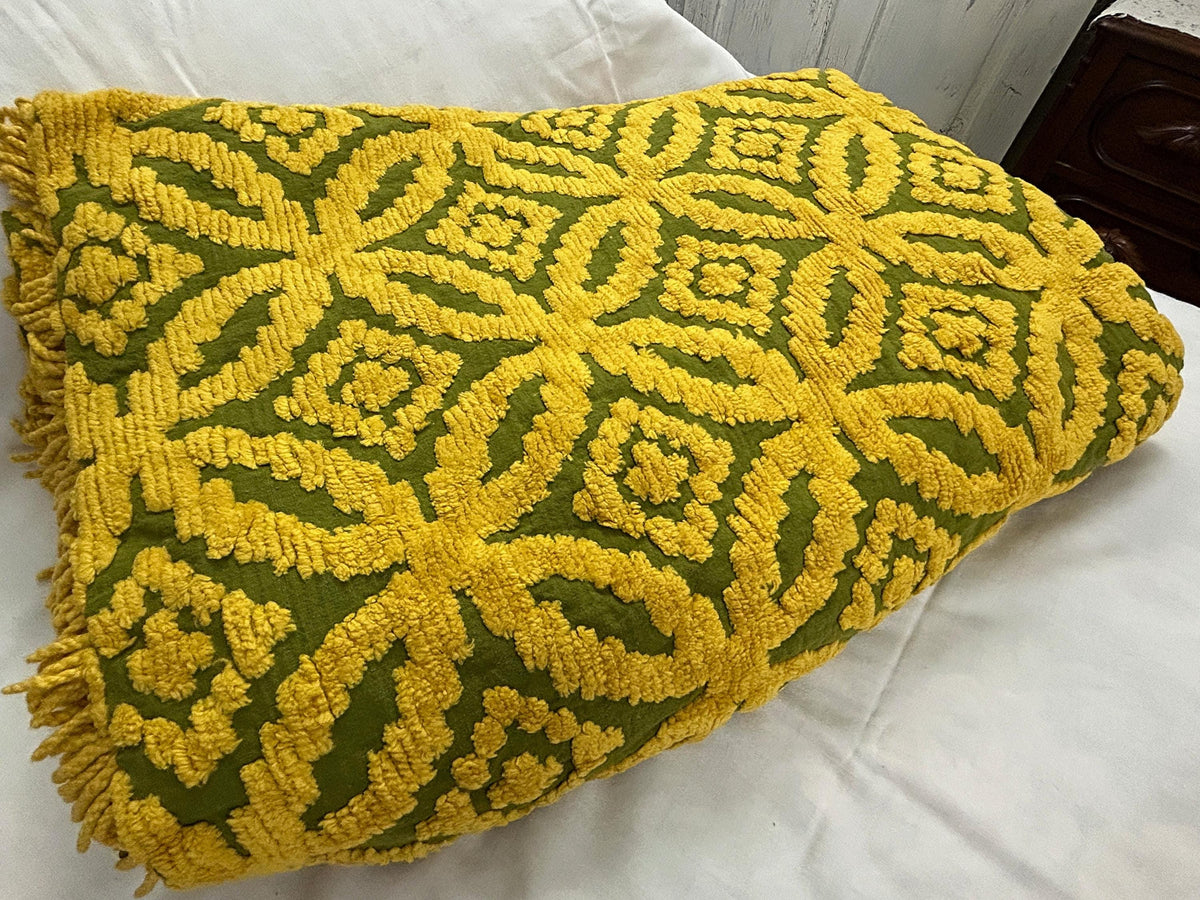 Avocado Olive Green Vintage Chenille Bedspread Boho Gold Wedding Rings, FULL Size NOS