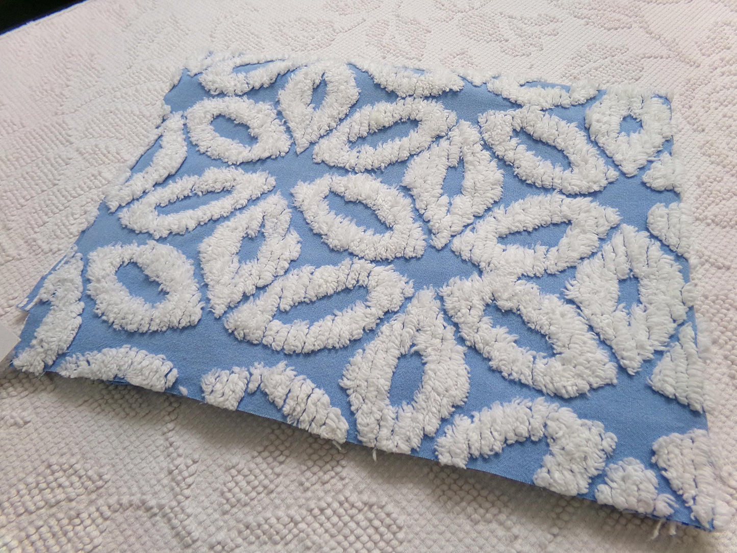 vintage daisy chenille fabric, blue & white quilt material 18" x 24"